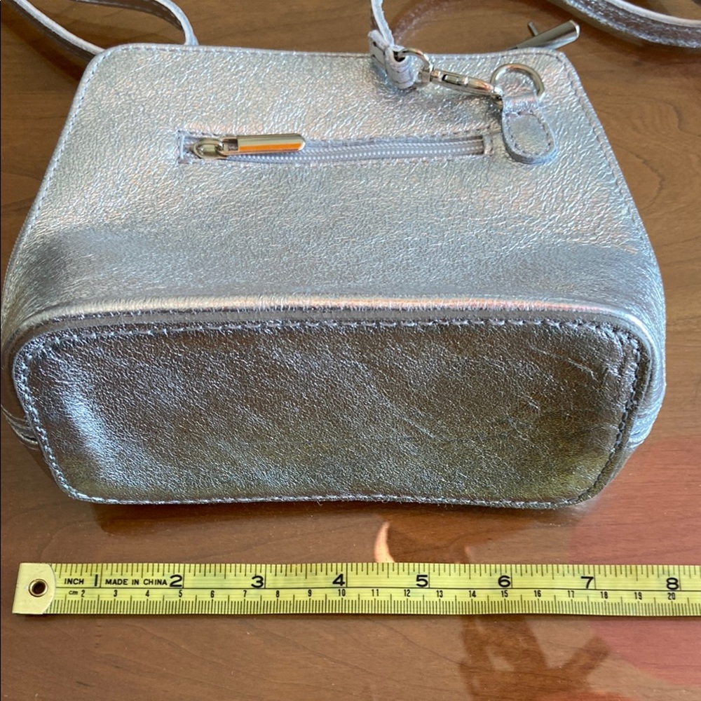 Chic Silver Crossbody Bag Genuine Leather. EUC - Picture 6 of 6
